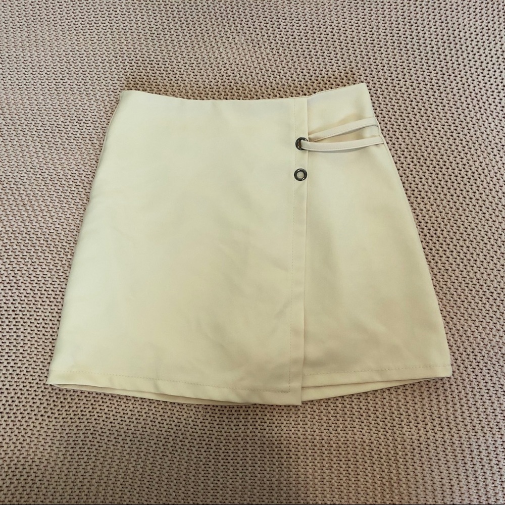 White beige a line skirt mini with built in shorts
